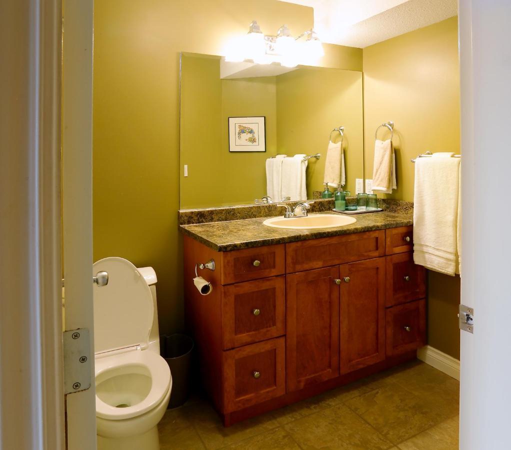 Lovely J Home -Stunning River View Cozy Two Bedroom Private Suite New Westminster Exterior photo